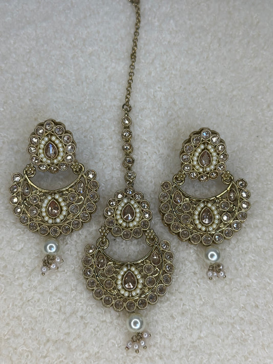 Kai Pearl Earrings with Tikka